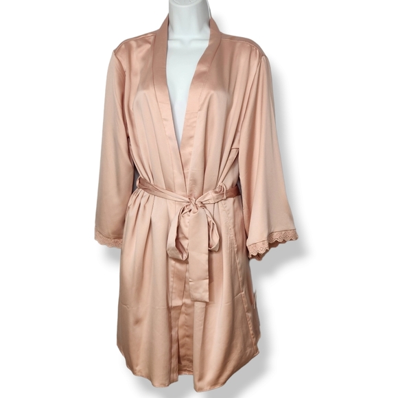 NWT Flora Nikrooz Blush Pink Satin Wrap Short Robe Size M/L - Picture 7 of 7
